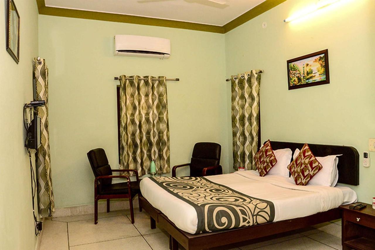 Collection O 4255 Day Night And Restaurant Hotel