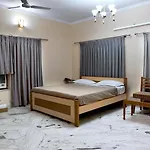 Taru Inn