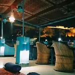 Dylan Cafe And Guest House