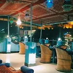 Dylan Cafe And Guest House