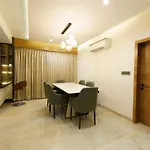 Woodlands Apartment- Fully Furnished Luxury Apt