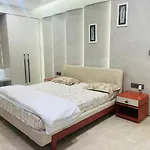 Woodlands Apartment- Fully Furnished Luxury Apt