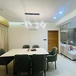 Woodlands Apartment- Fully Furnished Luxury Apt