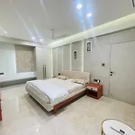 Woodlands Apartment- Fully Furnished Luxury Apt