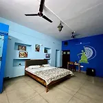 Blue Town Hostel & Cafe