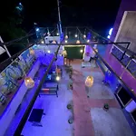 Blue Town Hostel & Cafe