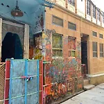 Bob Hostel