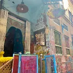 Bob Hostel