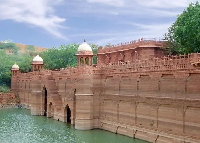 Welcomheritage Bal Samand Lake Palace