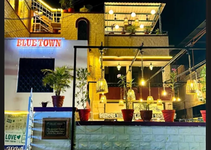 Blue Town Hostel & Cafe