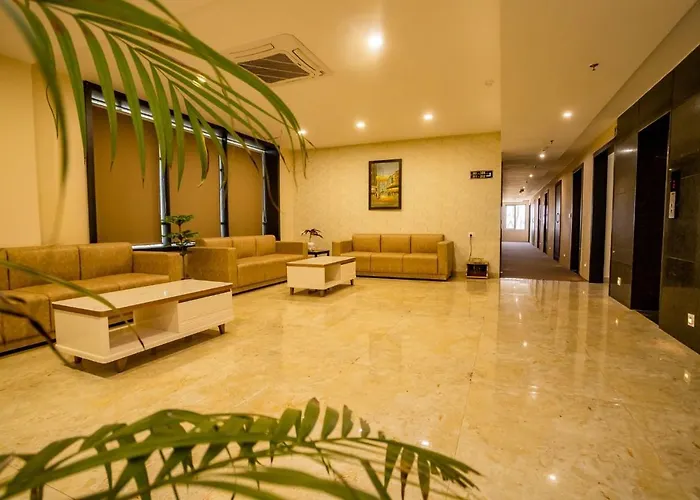 Hotel Aarunya Royale