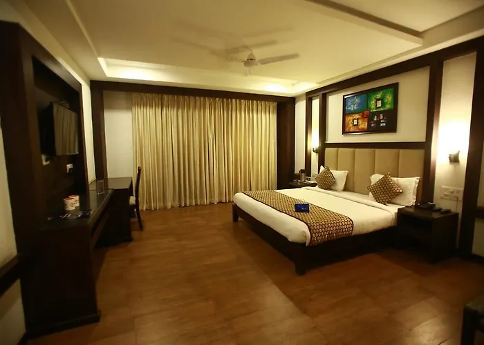 Oyo Premium Chaupasni First Puliya