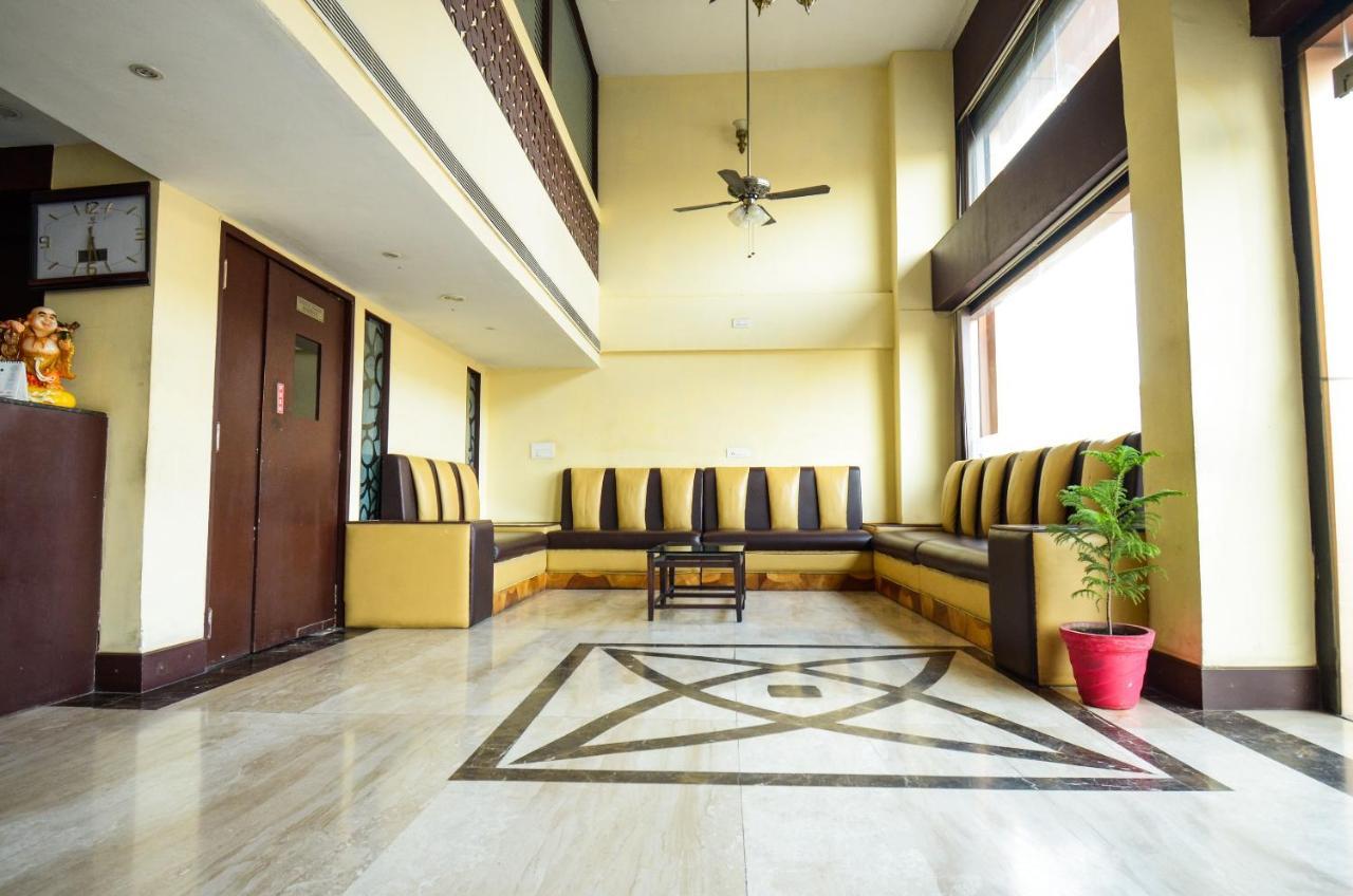 Oyo 19628 Hotel Amba International Hotel 3*