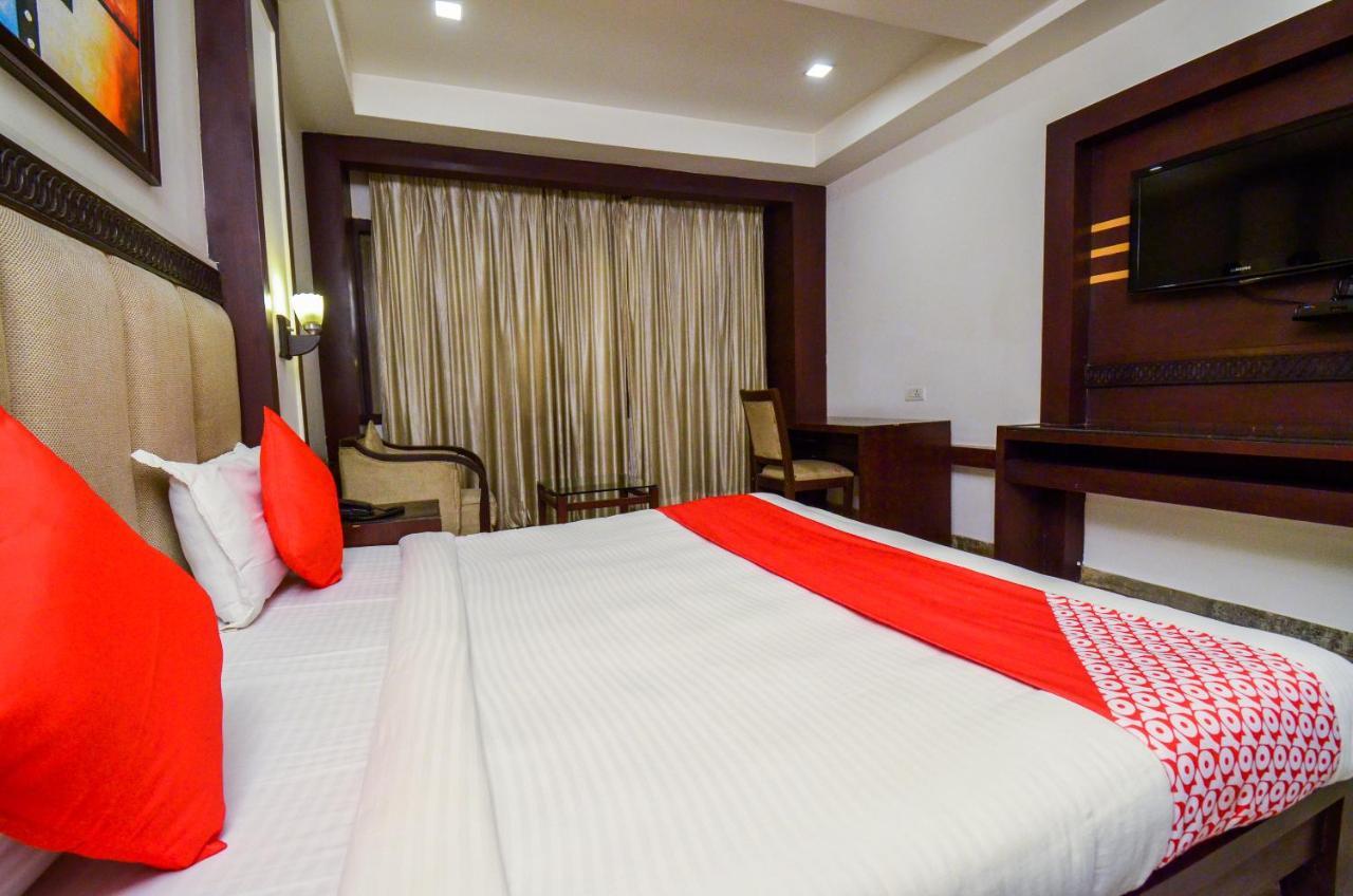 Oyo 19628 Hotel Amba International Hotel 3*