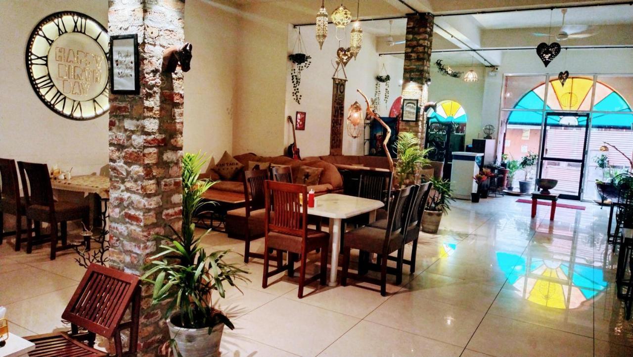 Guest house Rangbaari & Cafe *