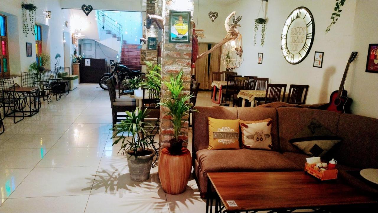 Rangbaari & Cafe