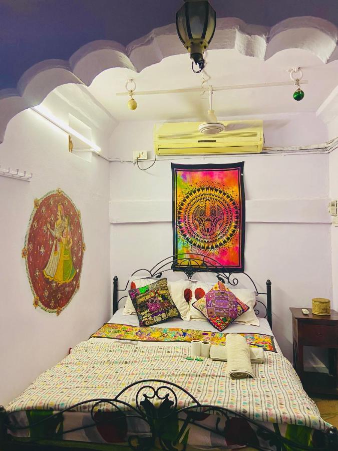 Bob Hostel *