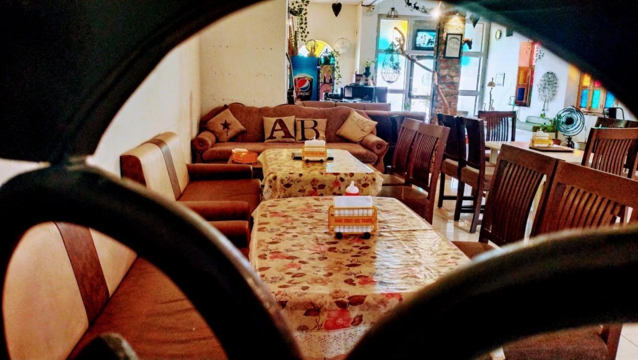 Rangbaari & Cafe *