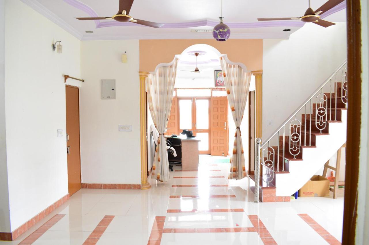 Villa Poonam Palace Near By Airport