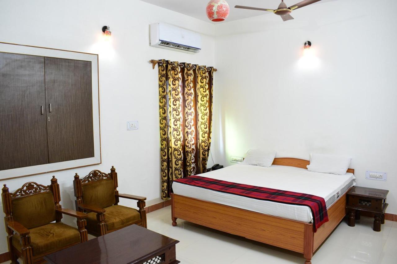 Villa Poonam Palace Near By Airport *