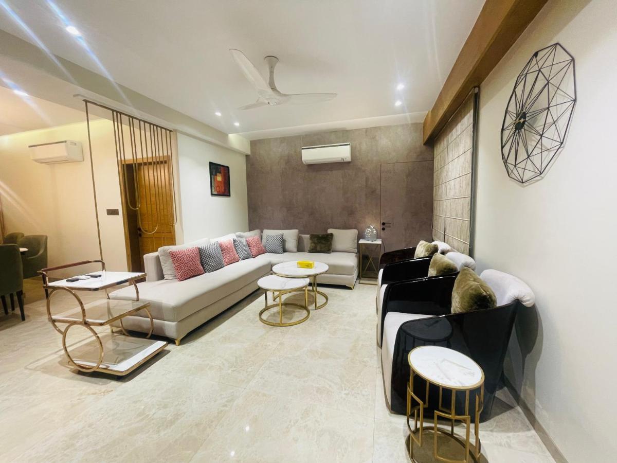 Apartment Woodlands Apartment- Fully Furnished Luxury *