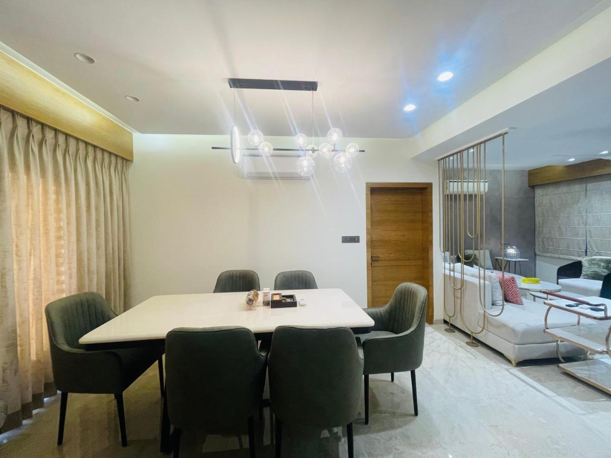 Woodlands Apartment- Fully Furnished Luxury *