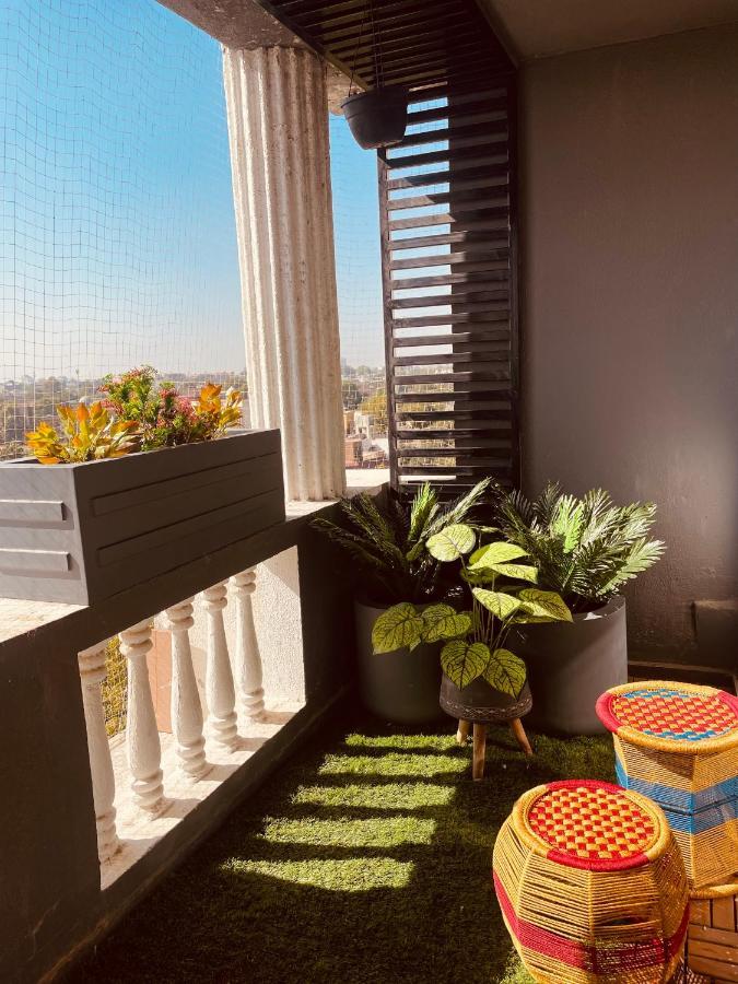 Apartment Woodlands Apartment- Fully Furnished Luxury