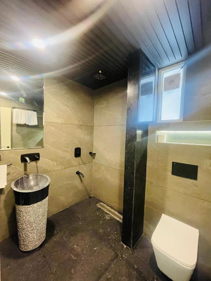Woodlands Apartment- Fully Furnished Luxury Apartment *
