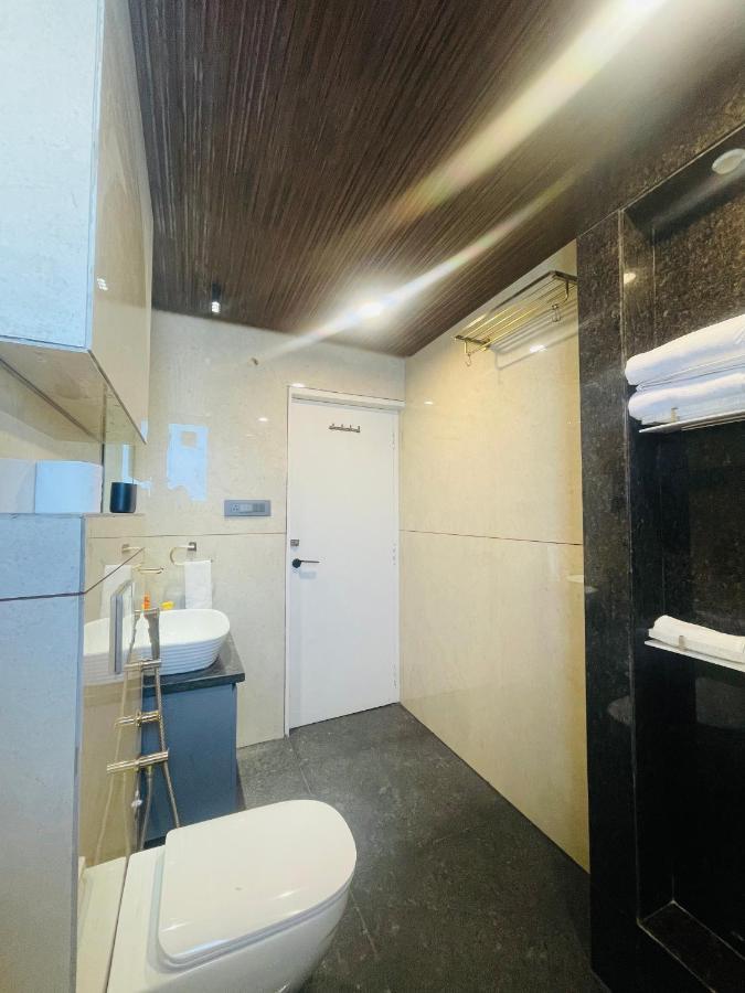 Woodlands Apartment- Fully Furnished Luxury