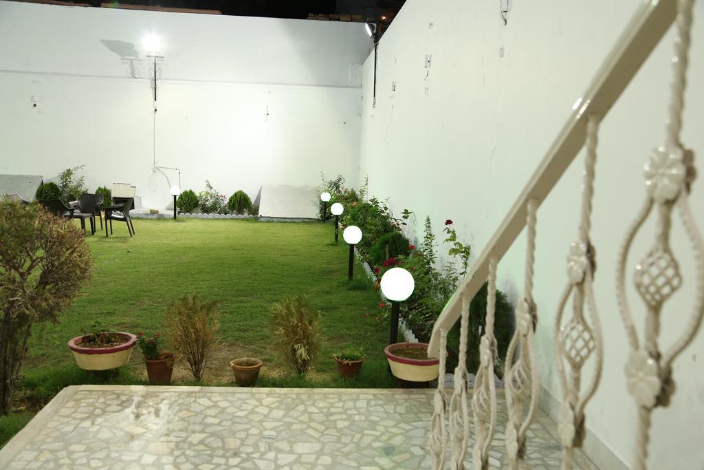Shagun Hotel *