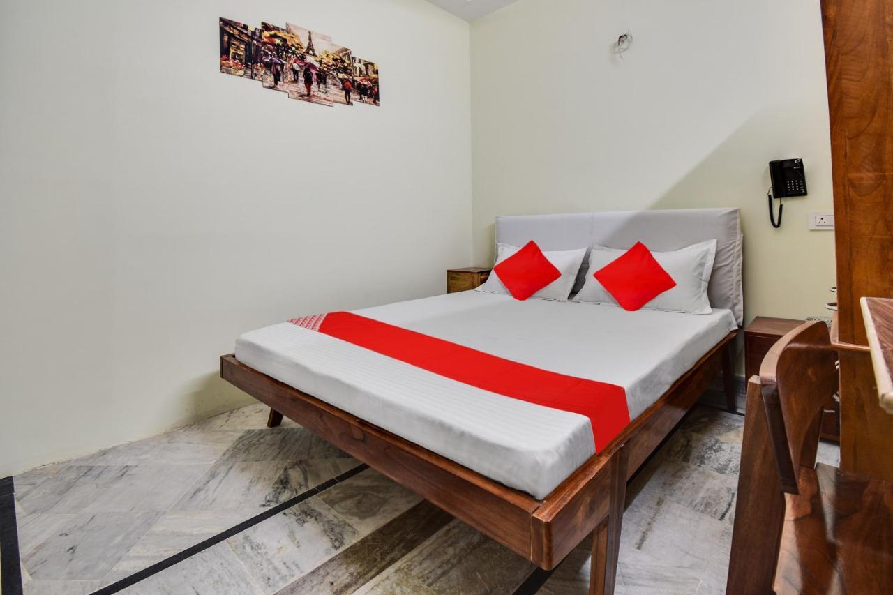 O Azad Hotel