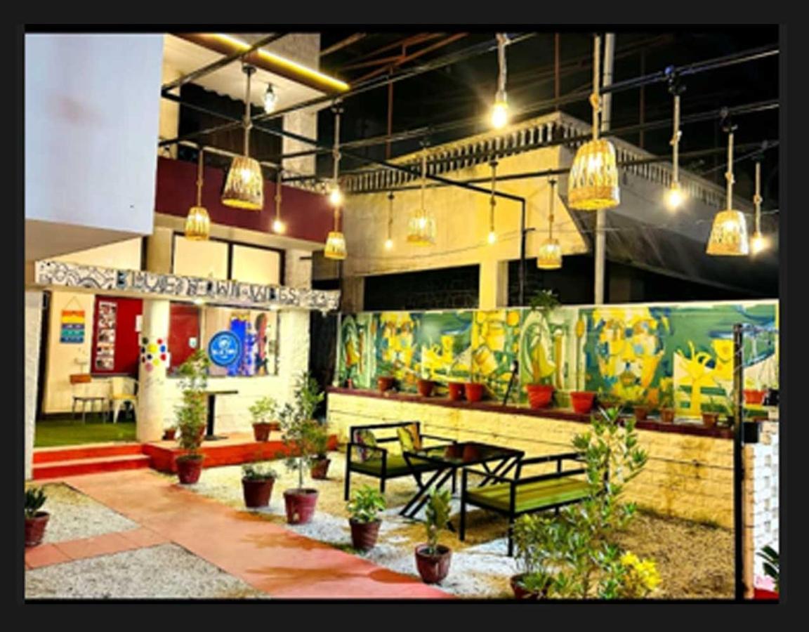 Blue Town & Cafe Homestay