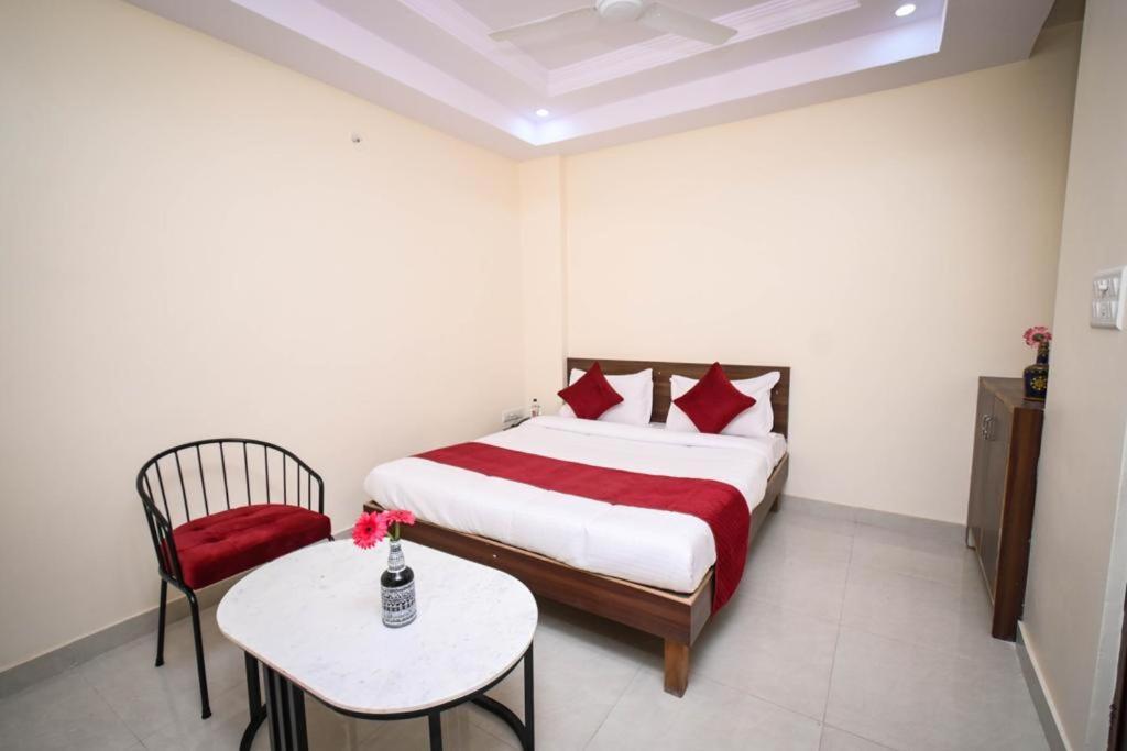 Raj Residency Hotel *