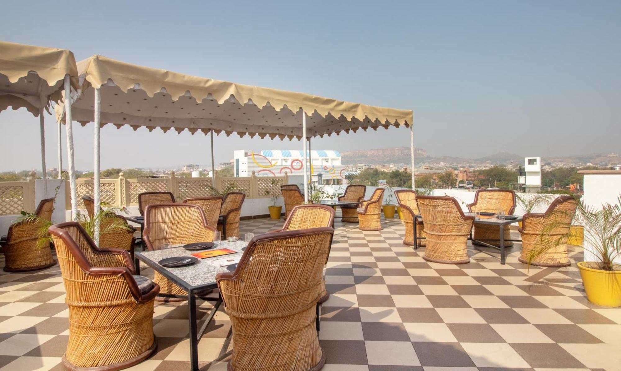 Treebo Megh Niwas, 2 Km From Umaid Bhawan Palace 3*