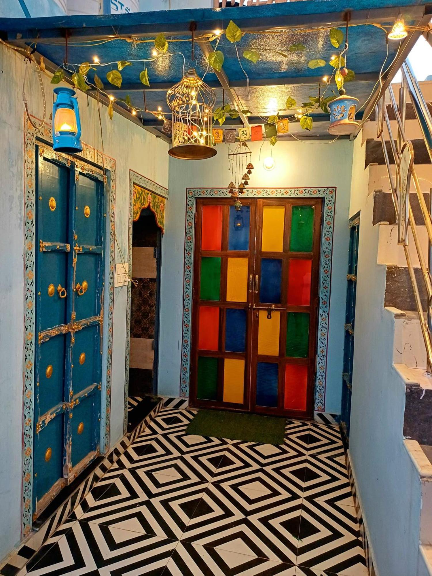 The Mehran Way Homestay Hotel *