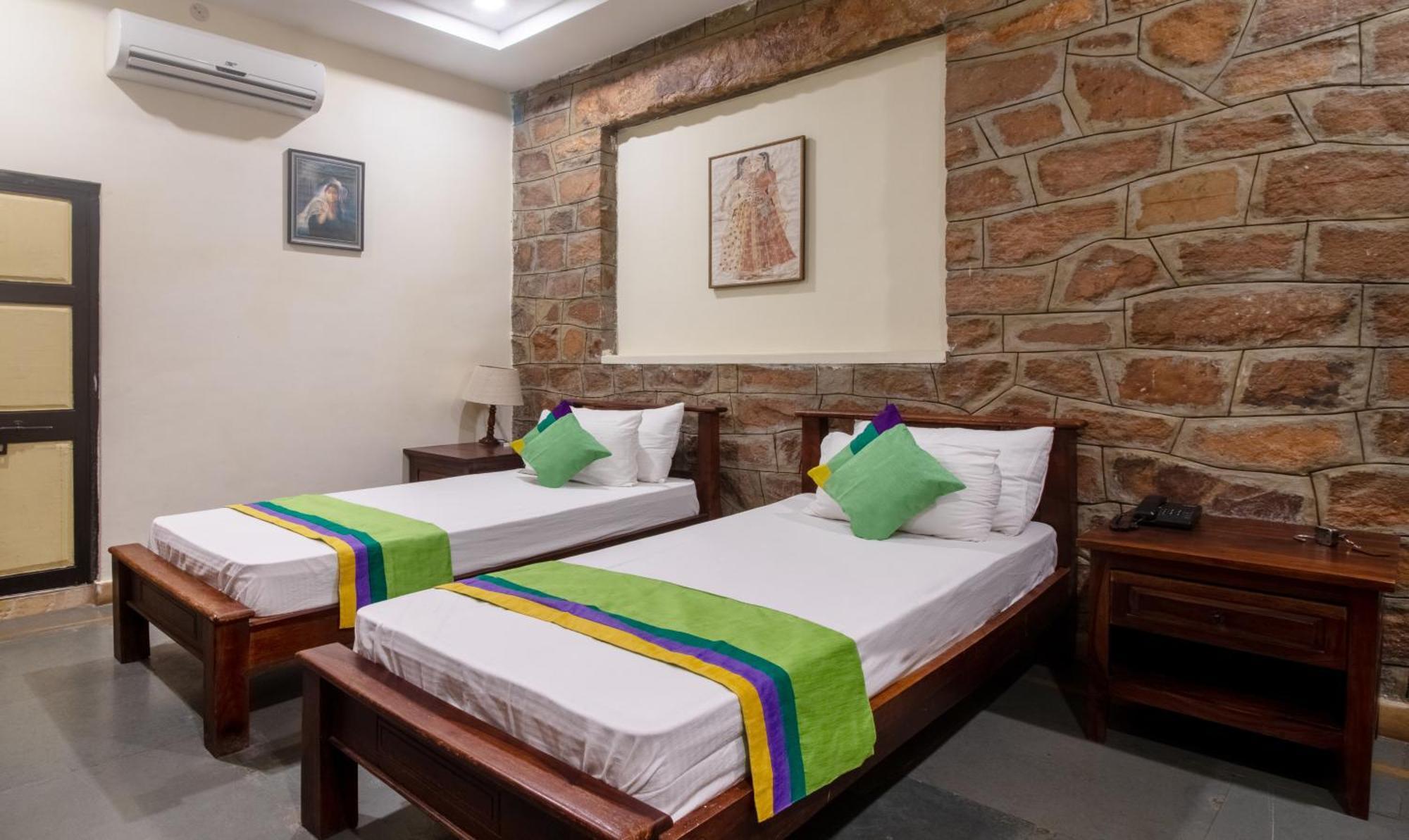 Treebo Megh Niwas, 2 Km From Umaid Bhawan Palace 3*