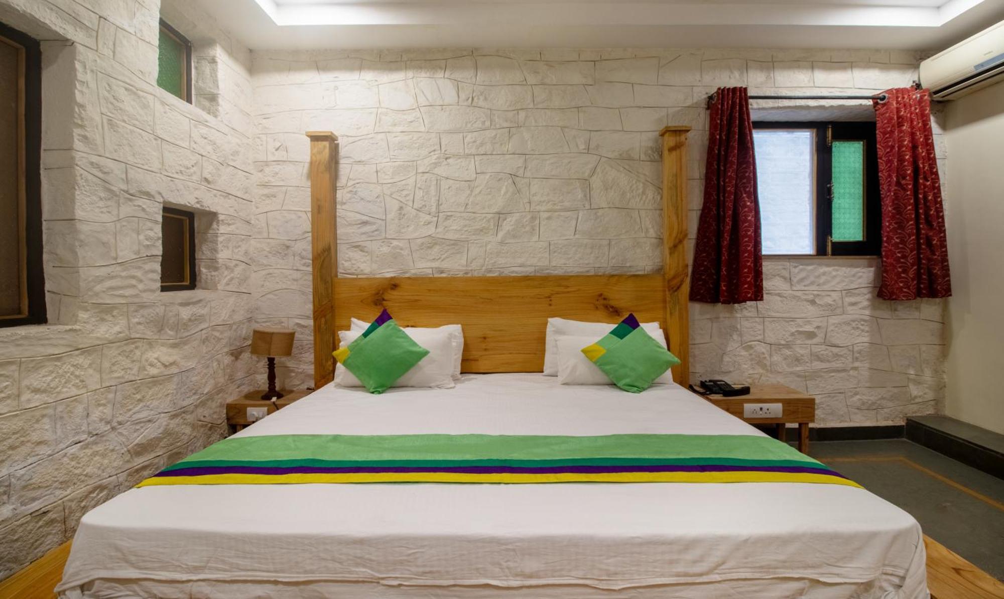Hotel Treebo Megh Niwas, 2 Km From Umaid Bhawan Palace Jodhpur (Rajasthan)