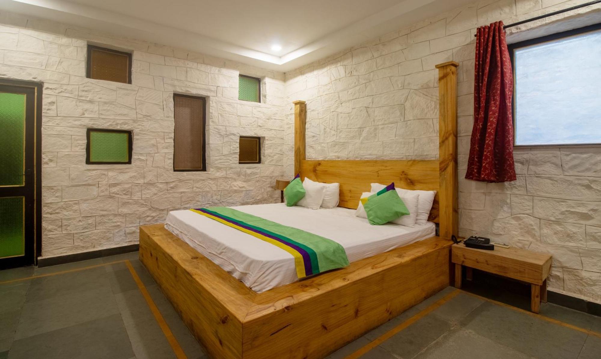 Hotel Treebo Megh Niwas, 2 Km From Umaid Bhawan Palace Jodhpur (Rajasthan)