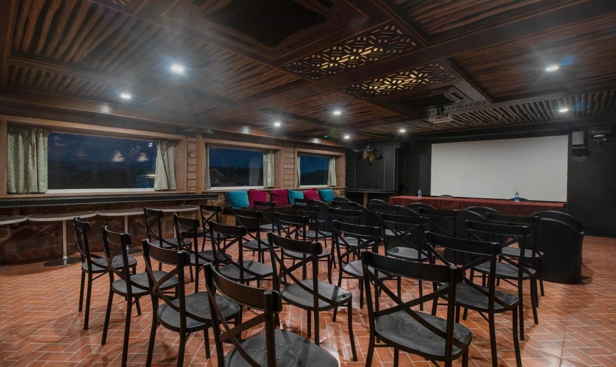 Hotel Treebo Megh Niwas, 2 Km From Umaid Bhawan Palace 3*
