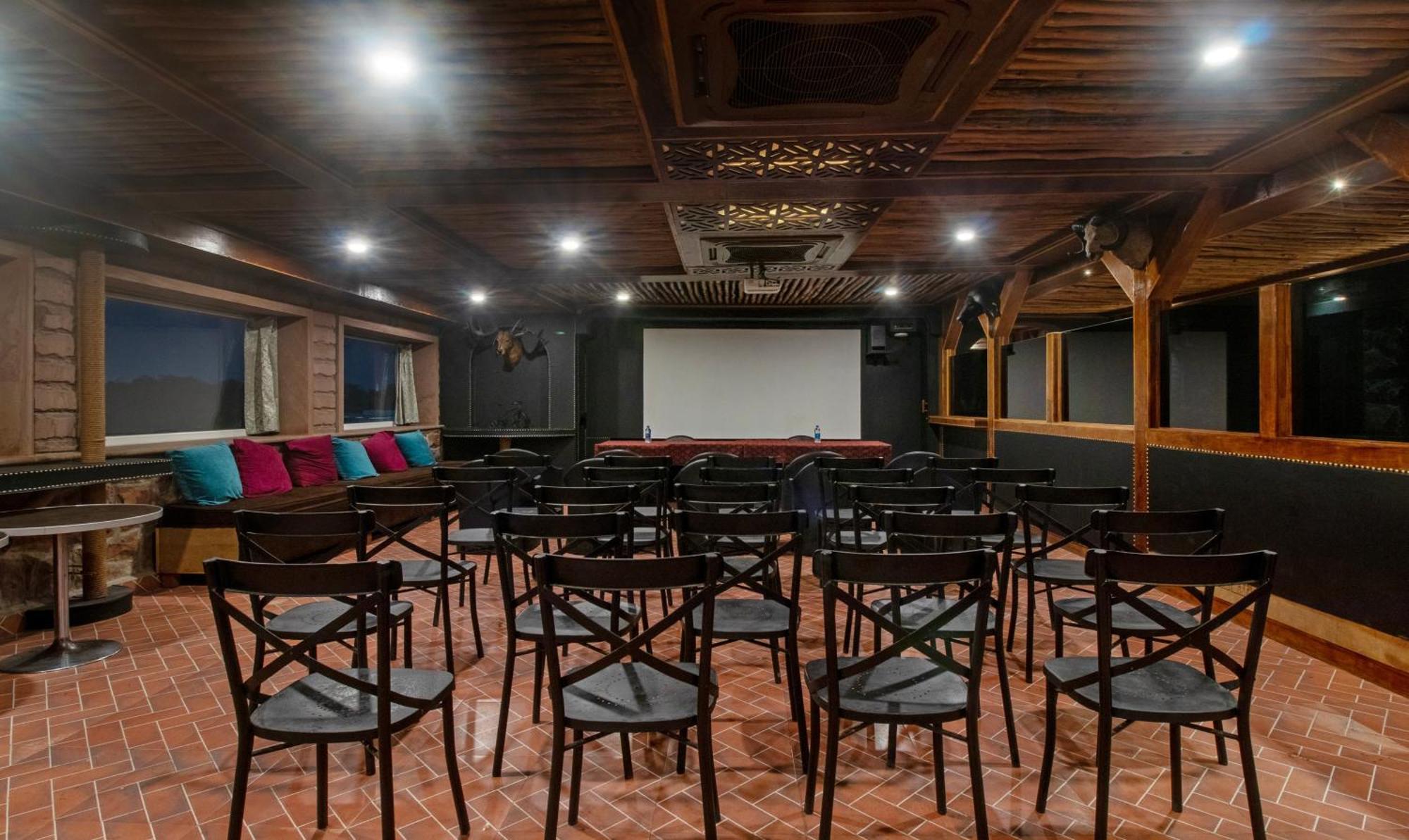 Hotel Treebo Megh Niwas, 2 Km From Umaid Bhawan Palace 3*