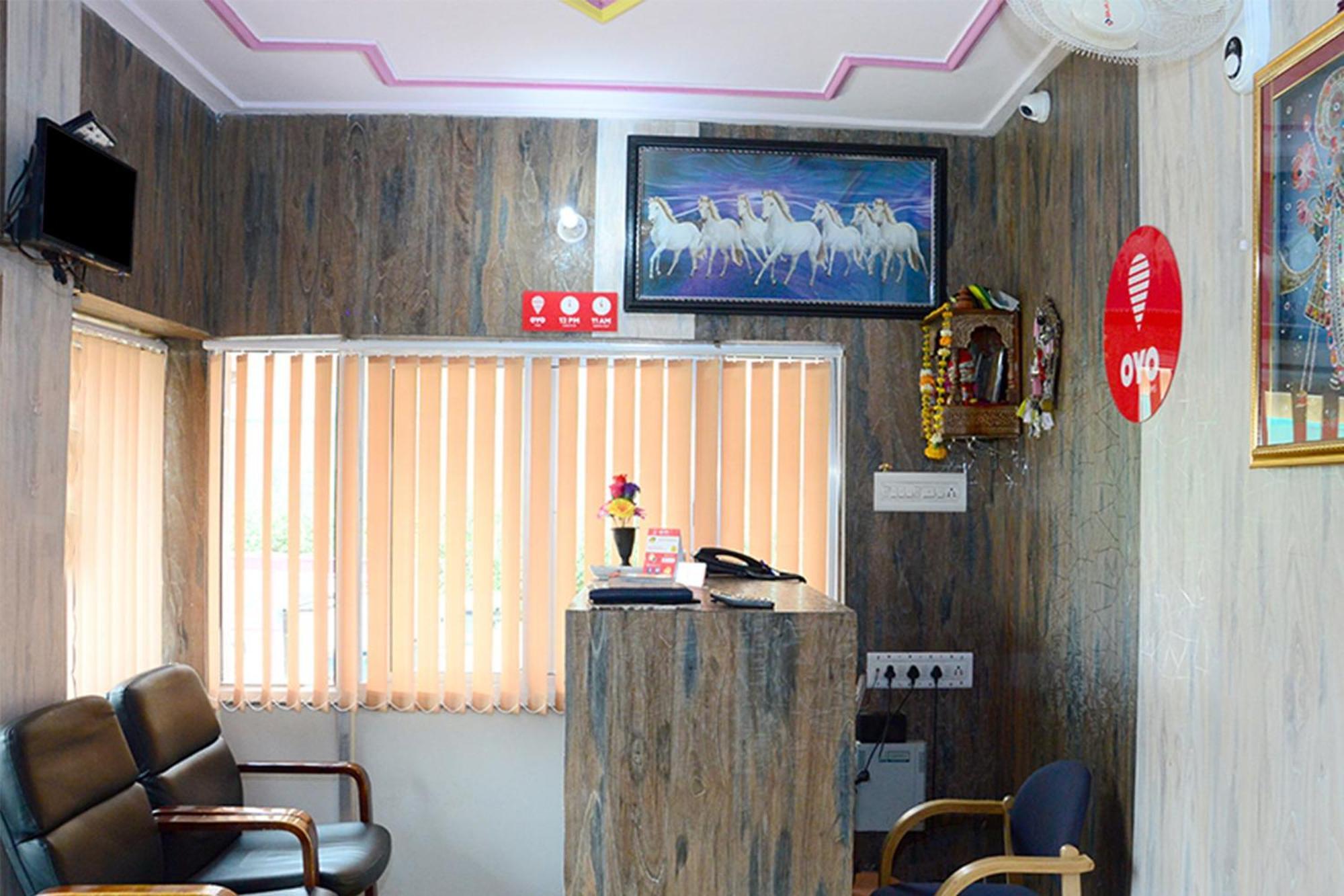 Hotel Collection O 4255 Day Night And Restaurant 3*
