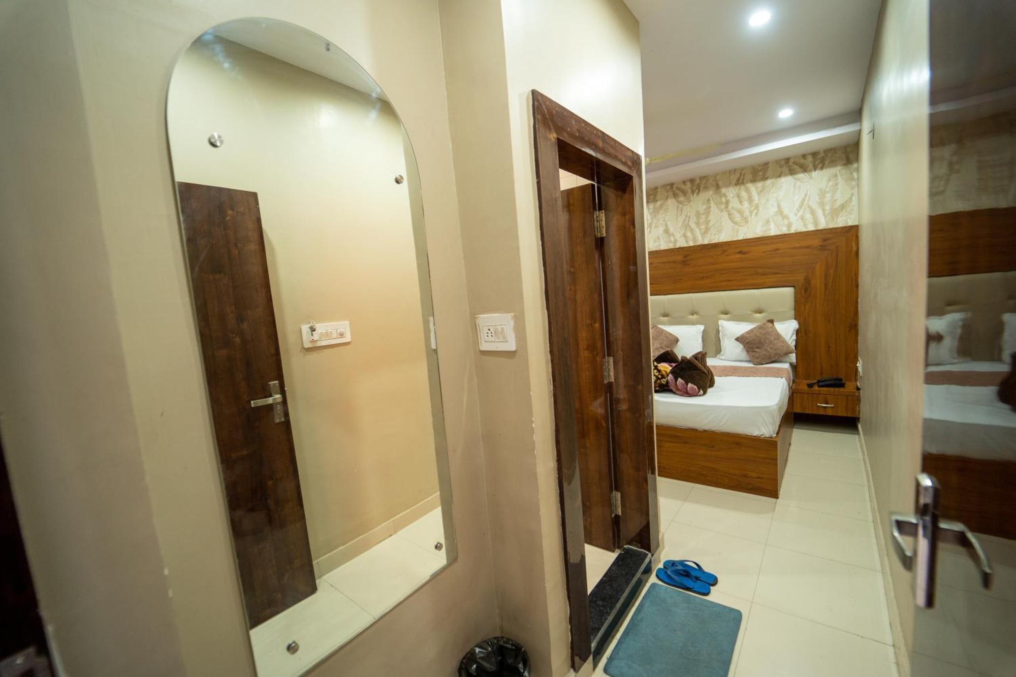Siddhi Vinayak Hotel