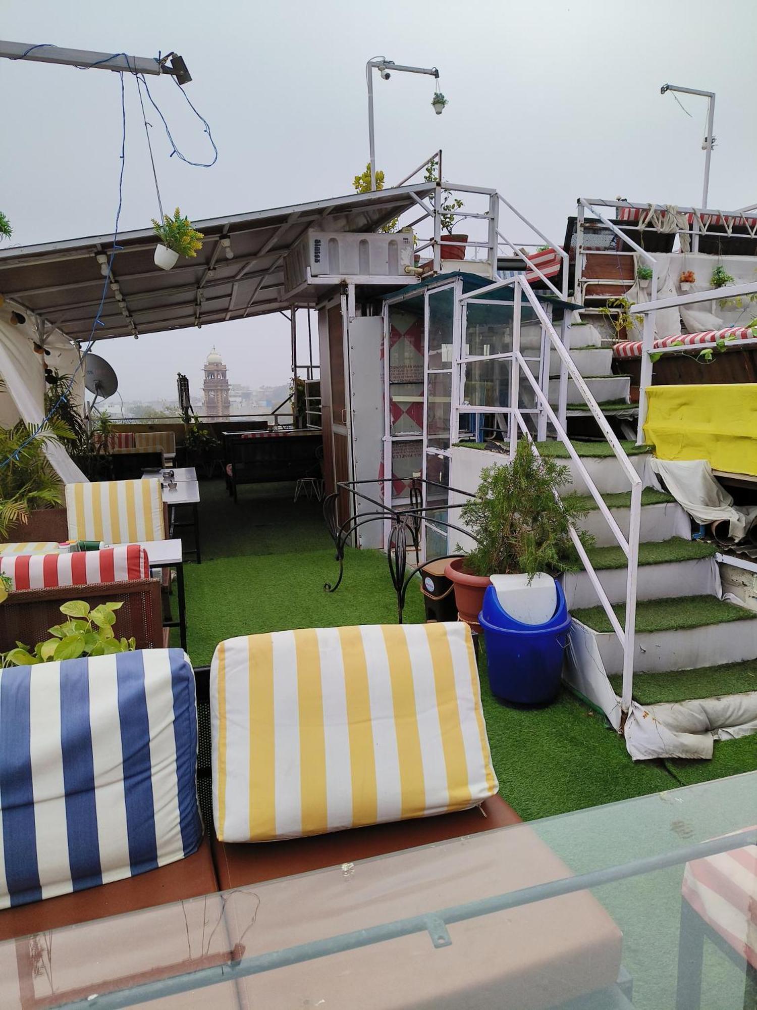 Shivam Hotel 2*