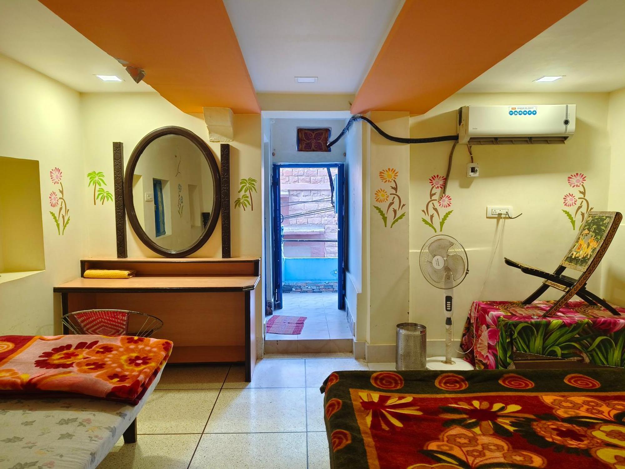 Hotel Shivam 2*