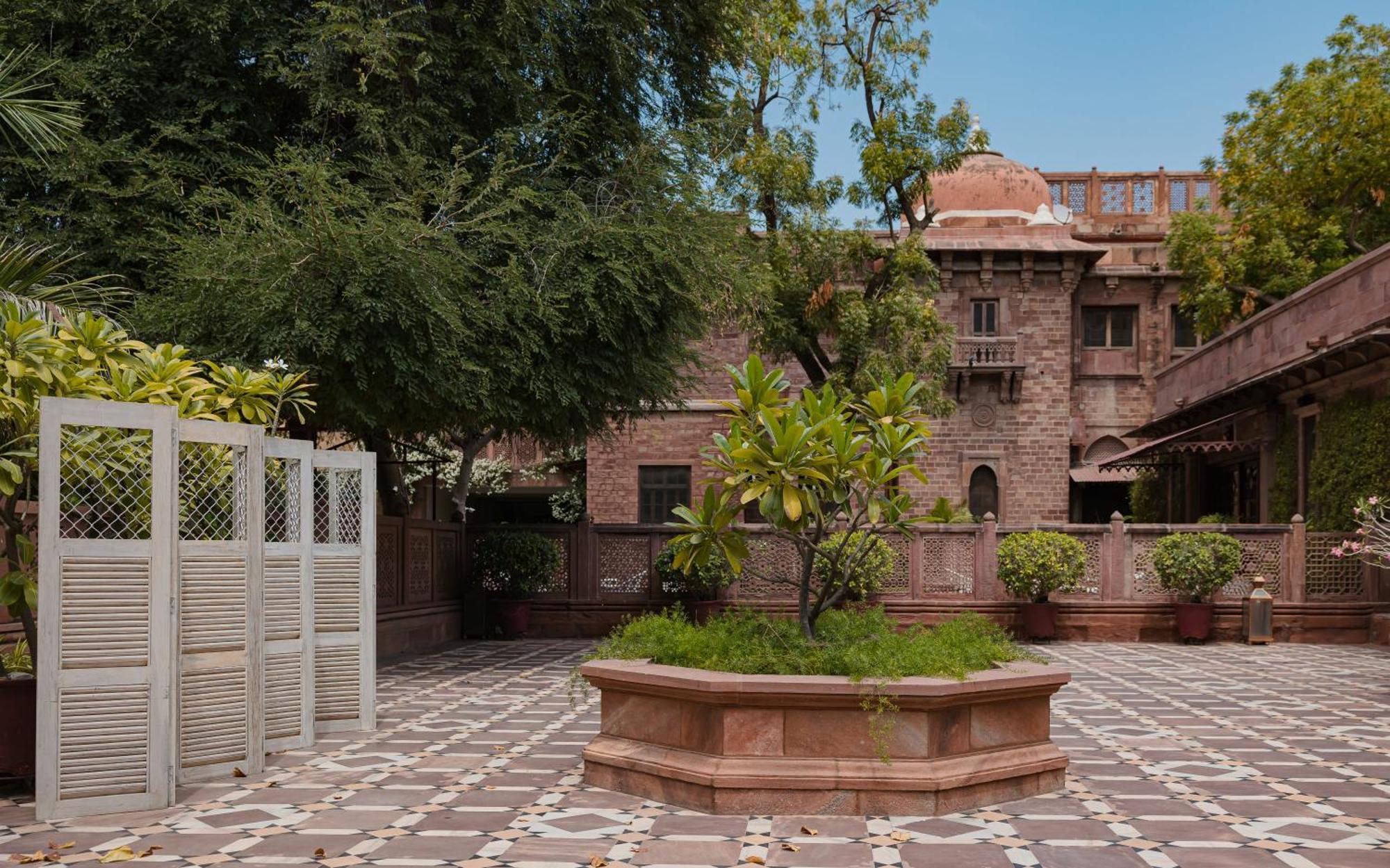 Hotel Ajit Bhawan - A Palace 5*