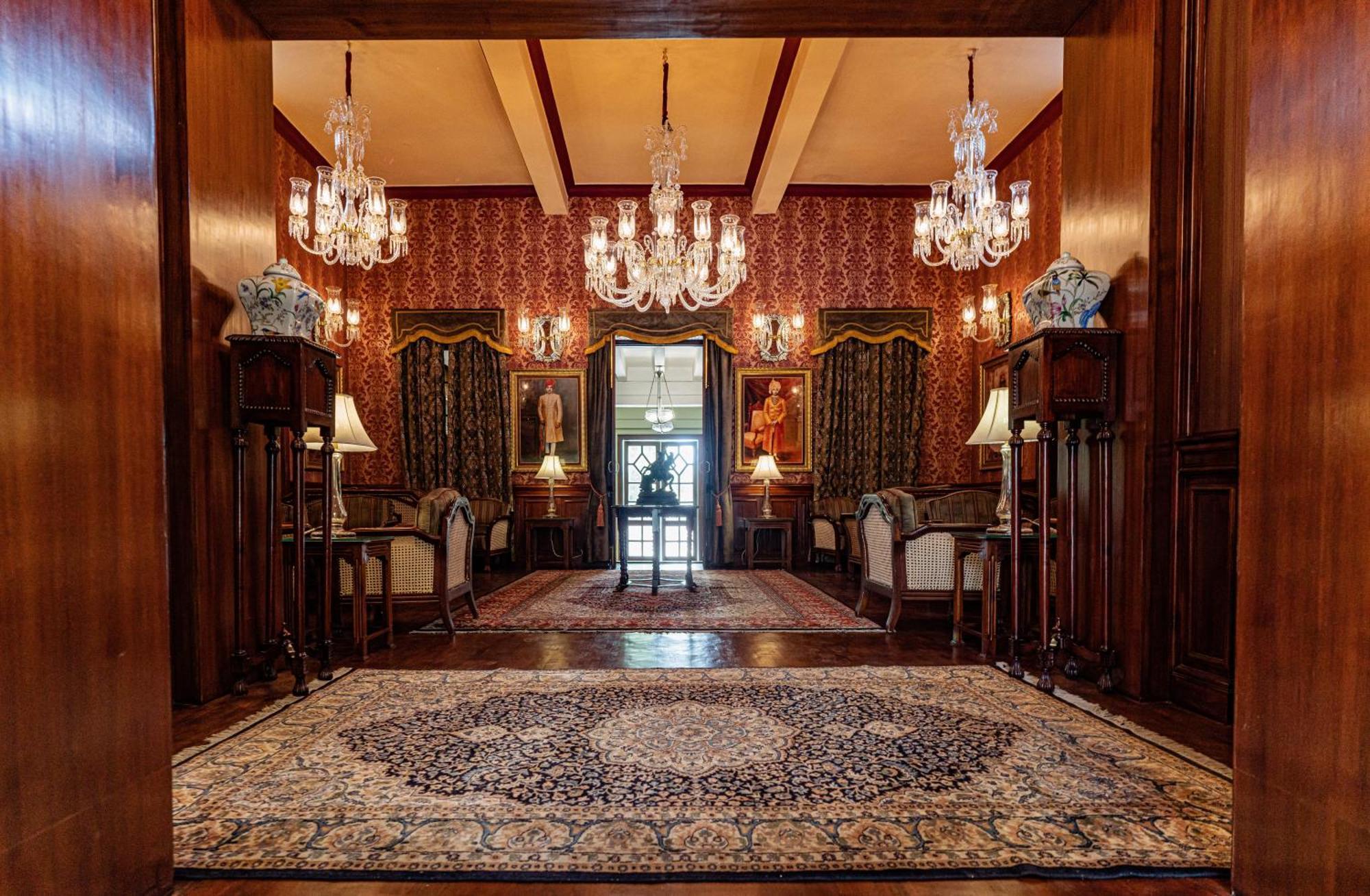Hotel Ajit Bhawan - A Palace 5*
