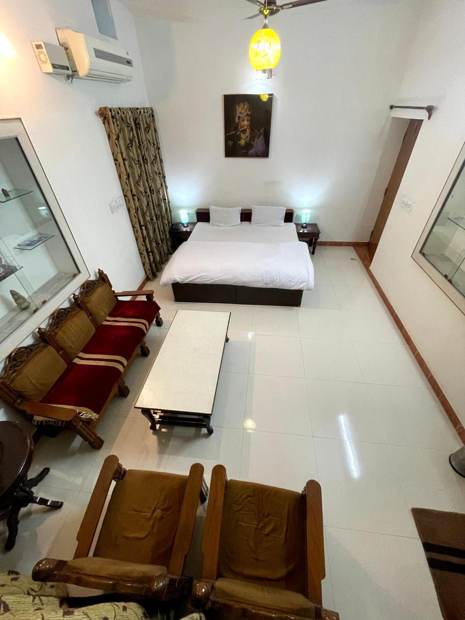 Poonam Palace Near By Airport * Jodhpur (Rajasthan)