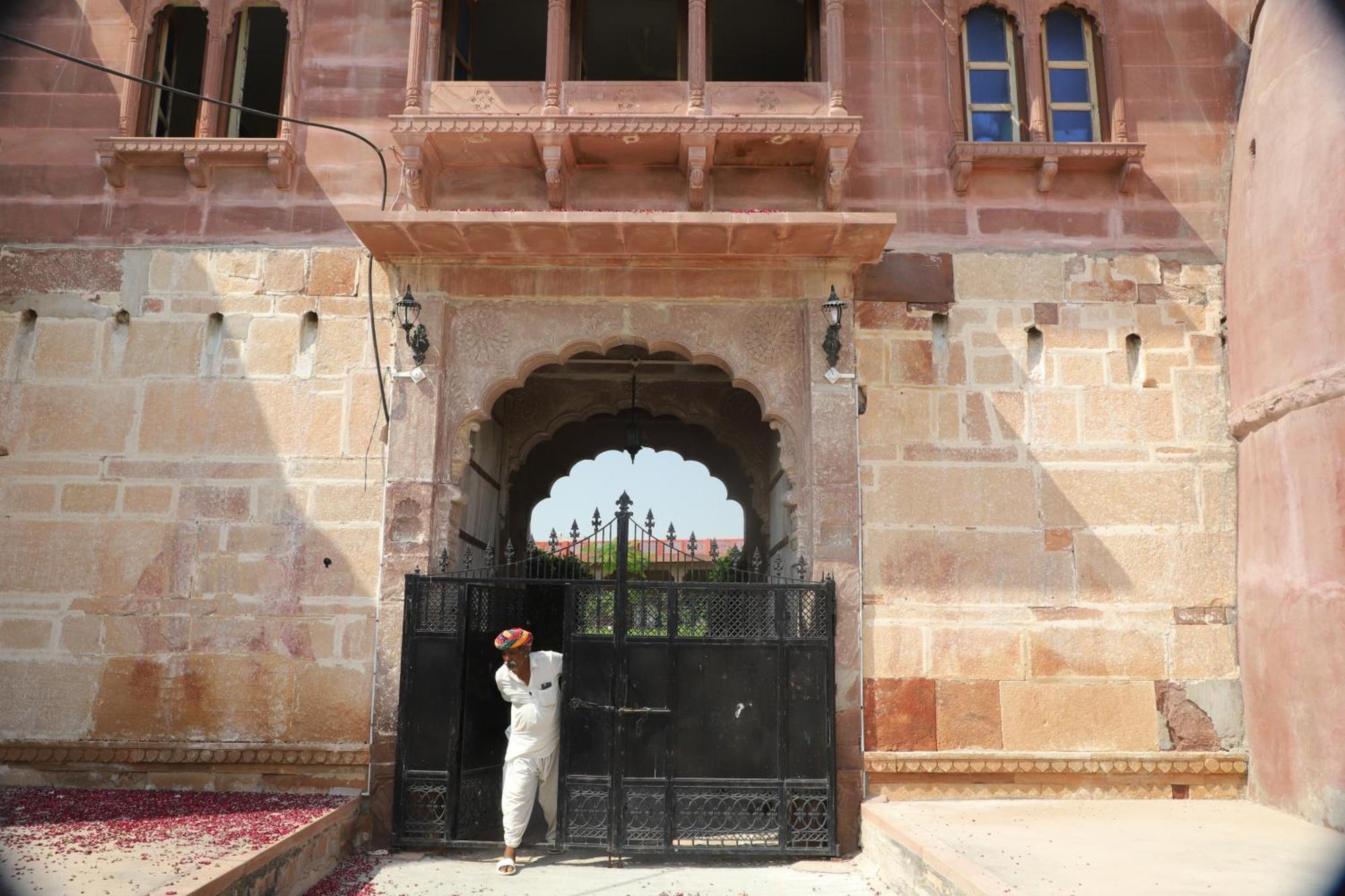 Homestay Kot Dunara - A 16th Century Castle Near Jodhpur *