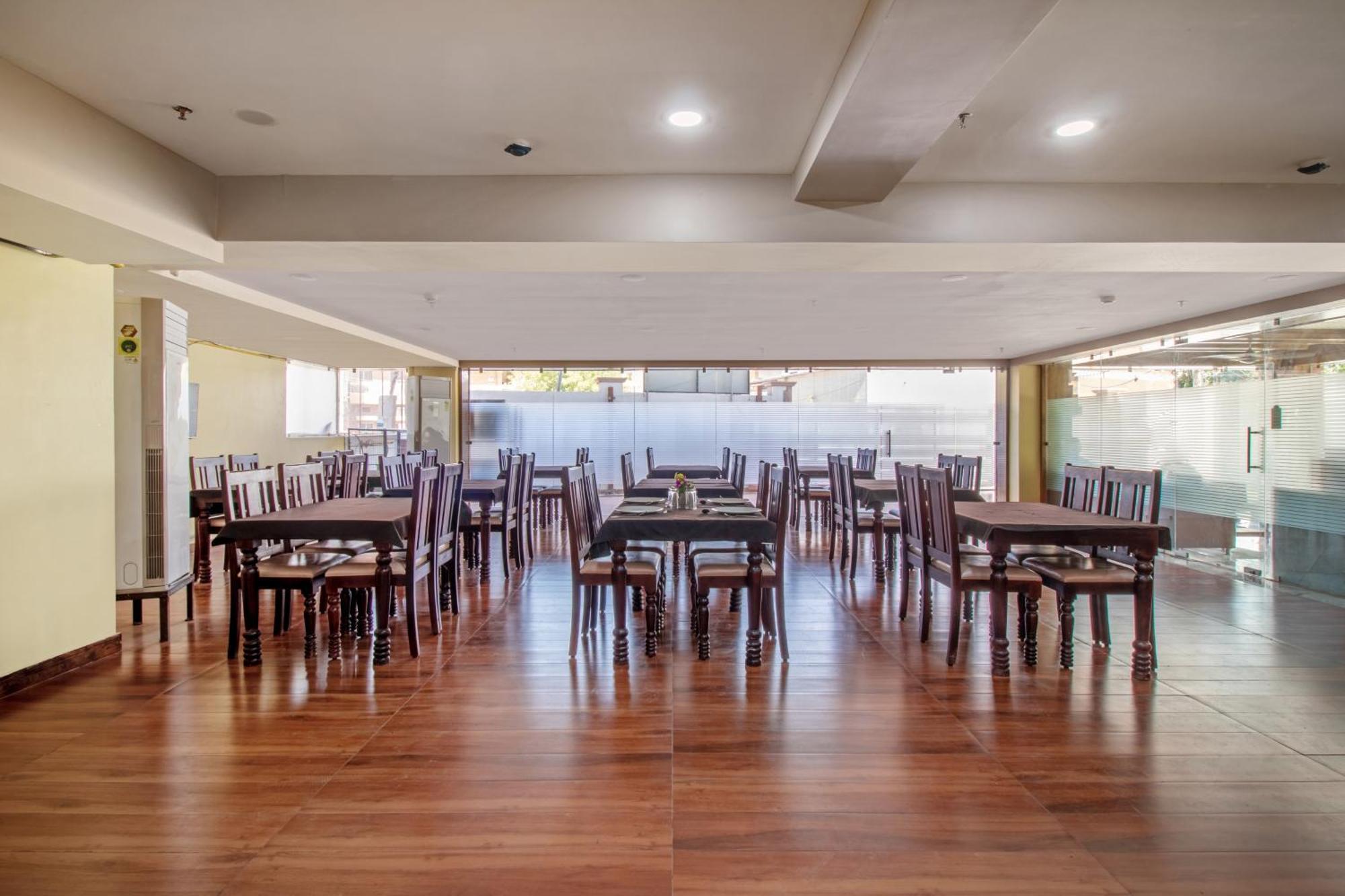 Treebo Sonal Palace, Near Umaid Bhawan Palace Hotel 3*