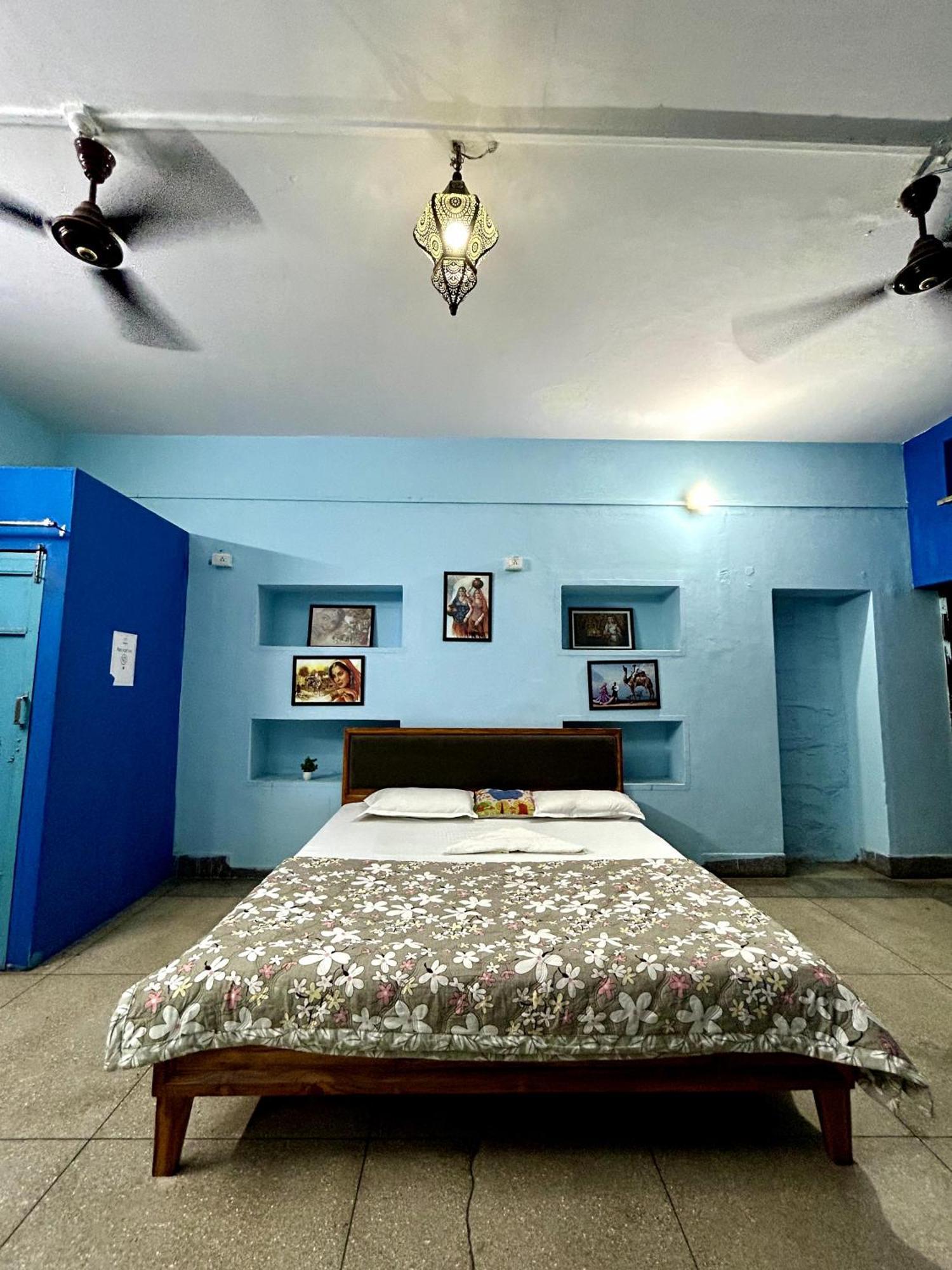 Homestay Blue Town & Cafe